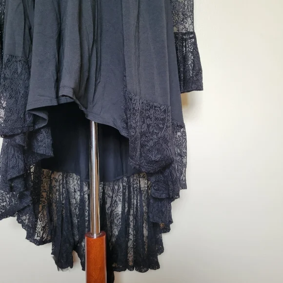 Royal Bones | Lace Keyhole Hi-Low Dress - Picture 4 of 12